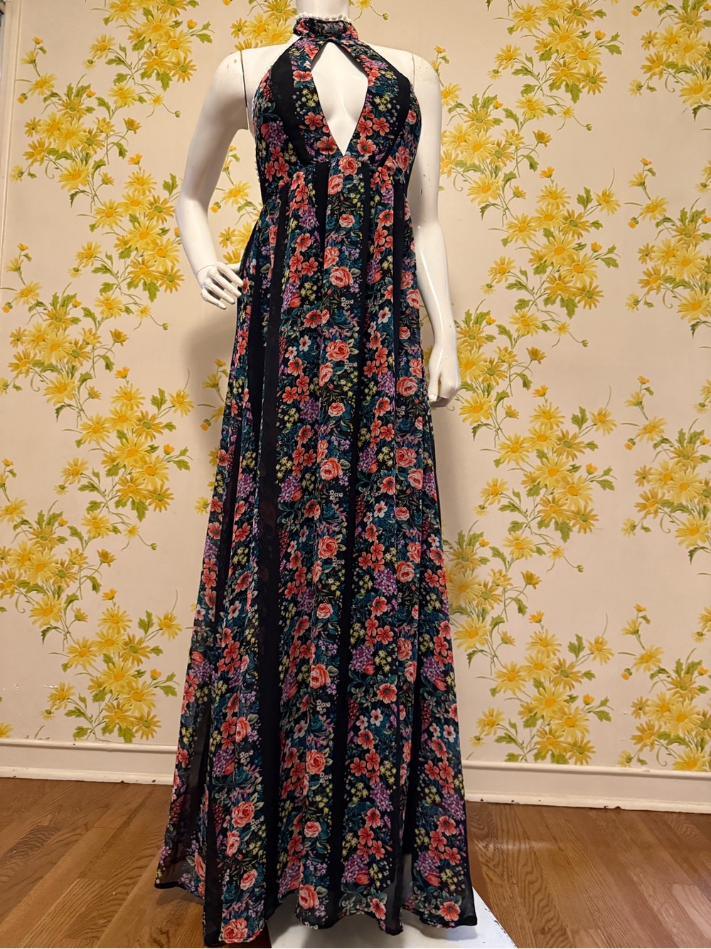 backless floral maxi dress with halter neck size M - Picture 8 of 17